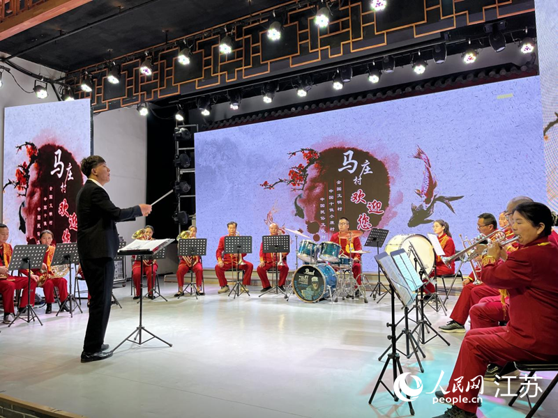 馬莊農民樂團在排練節目。人民網 李子佩攝