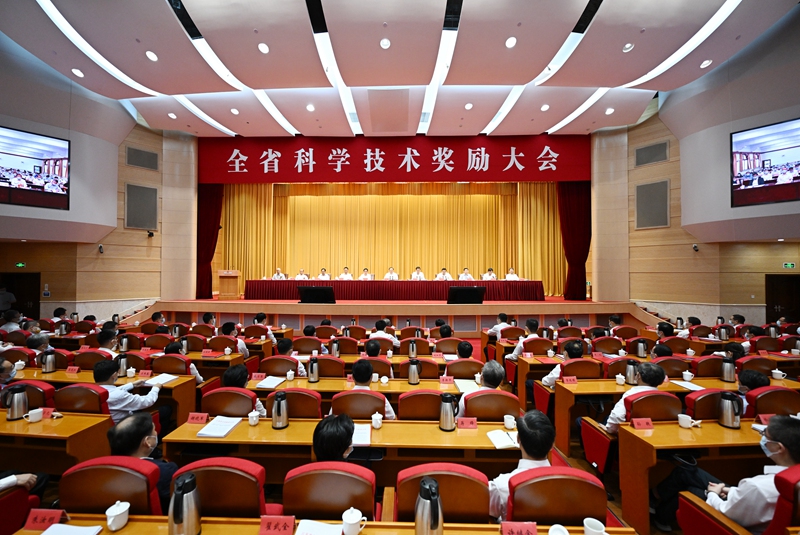 圖為江蘇省科學技術獎勵大會現場。吳勝攝