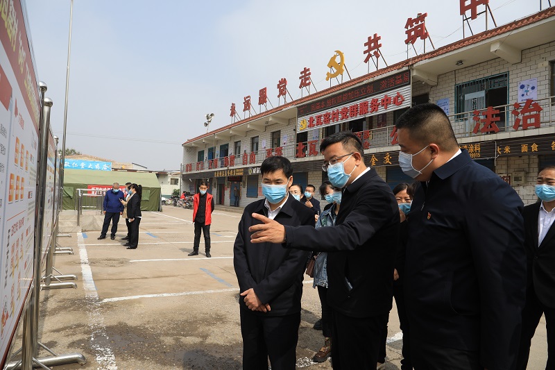 張農壽在晉源街道北瓦窯村調研抓黨建促基層治理能力提升專項行動落實工作。