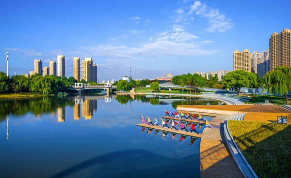 漫步街頭，科產(chǎn)城人融合的理念貫穿始終。無錫高新區(qū)管委會(huì)供圖