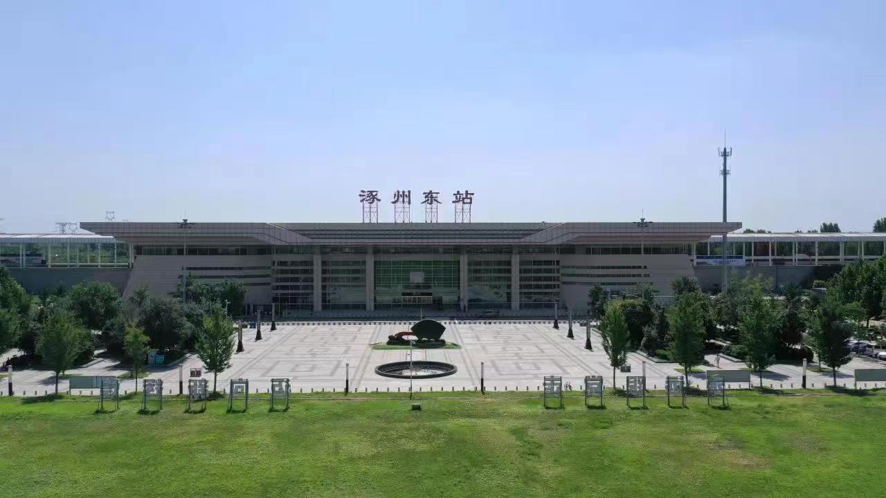 通勤專列高鐵始發(fā)站涿州東站。 熊華明、王聚言攝