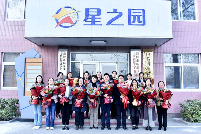 王桂英參加優秀志愿服務頒獎儀式