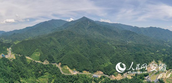 大別山旅游扶貧快速通道。人民網 陳若天攝