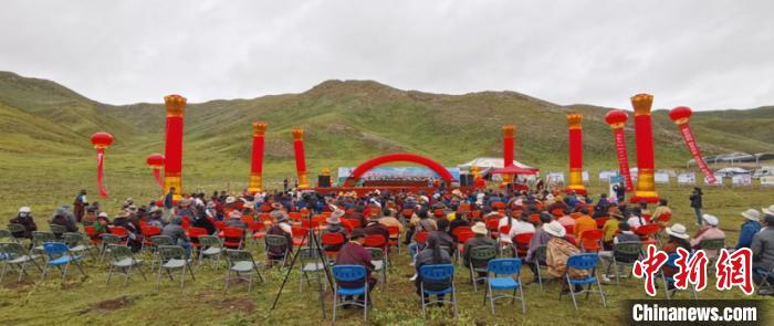 青海三江源腹地甘德成立生態(tài)畜牧業(yè)聯合社增加牧民收益