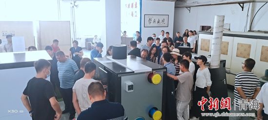 圖為行業內人員進行項目參觀。 活動主辦方供圖