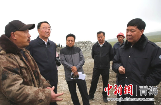 圖為黃南州有關領導現場踏勘、督導生態環保責任落實情況現場。黃宣攝