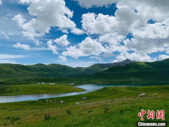 圖為果洛州境內的年保玉則。（資料圖）　孫睿　攝