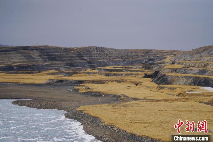 圖為青海省海西蒙古族藏族自治州天峻縣木里礦區(qū)。　馬銘言 攝