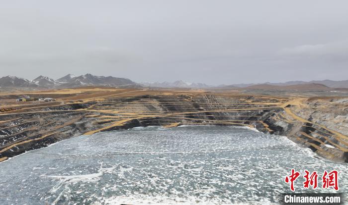 航拍圖為青海省海西蒙古族藏族自治州天峻縣木里礦區(qū)。　馬銘言 攝