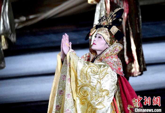 3月17日，西藏拉薩，《文成公主》大型史詩(shī)劇演出現(xiàn)場(chǎng)。　李林 攝