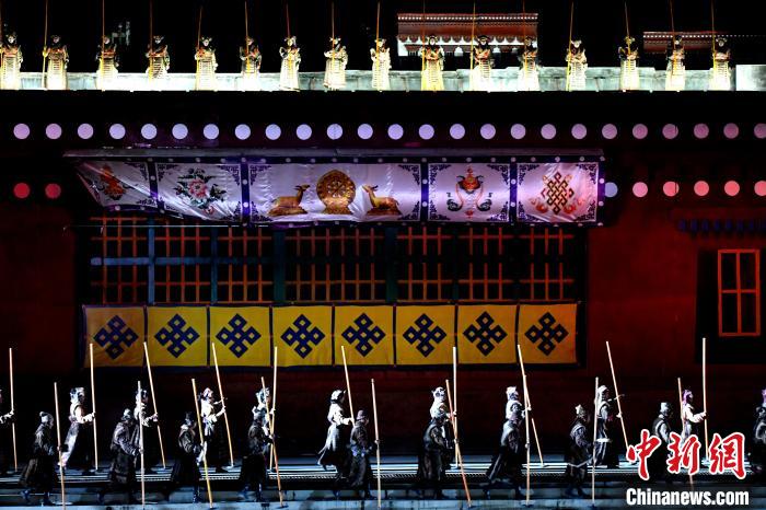 3月17日，西藏拉薩，《文成公主》大型史詩(shī)劇演出現(xiàn)場(chǎng)。　李林 攝