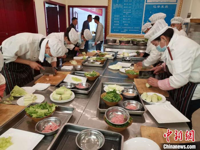 拉薩聚焦高校畢業生、農牧民就業任務指標均超額完成