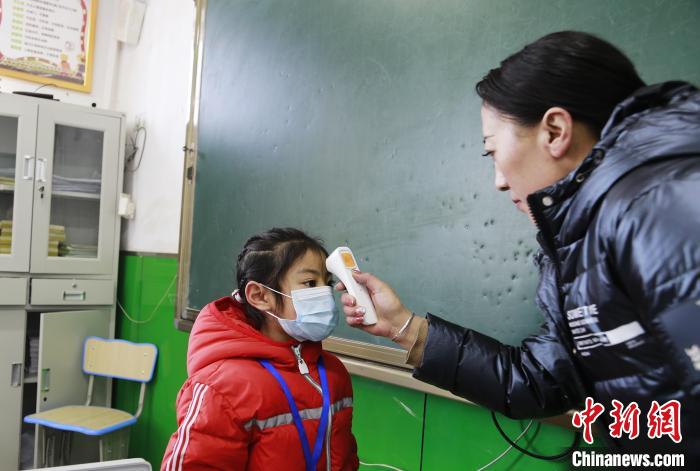 瀾滄江源牧區學生跳藏舞迎開學