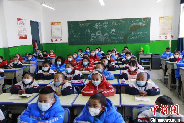 圖為正在上課的學生。　馬銘言 攝