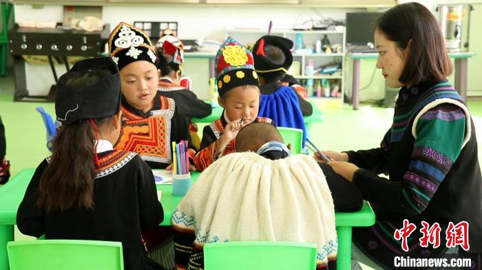 正在上課的學生。　唐啟浩 攝