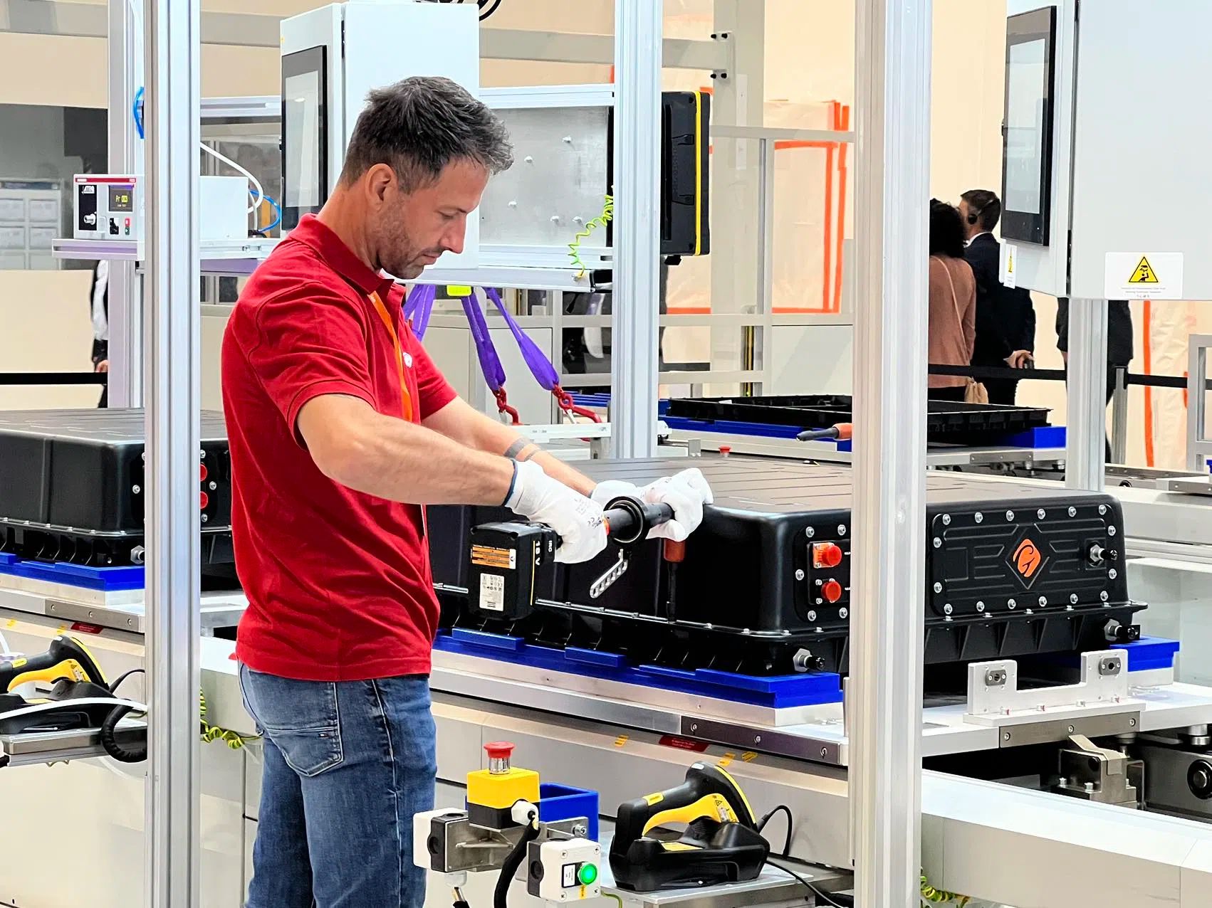 2023年9月國軒高科哥廷根工廠首款電池產品線投產。人民網記者 李強攝