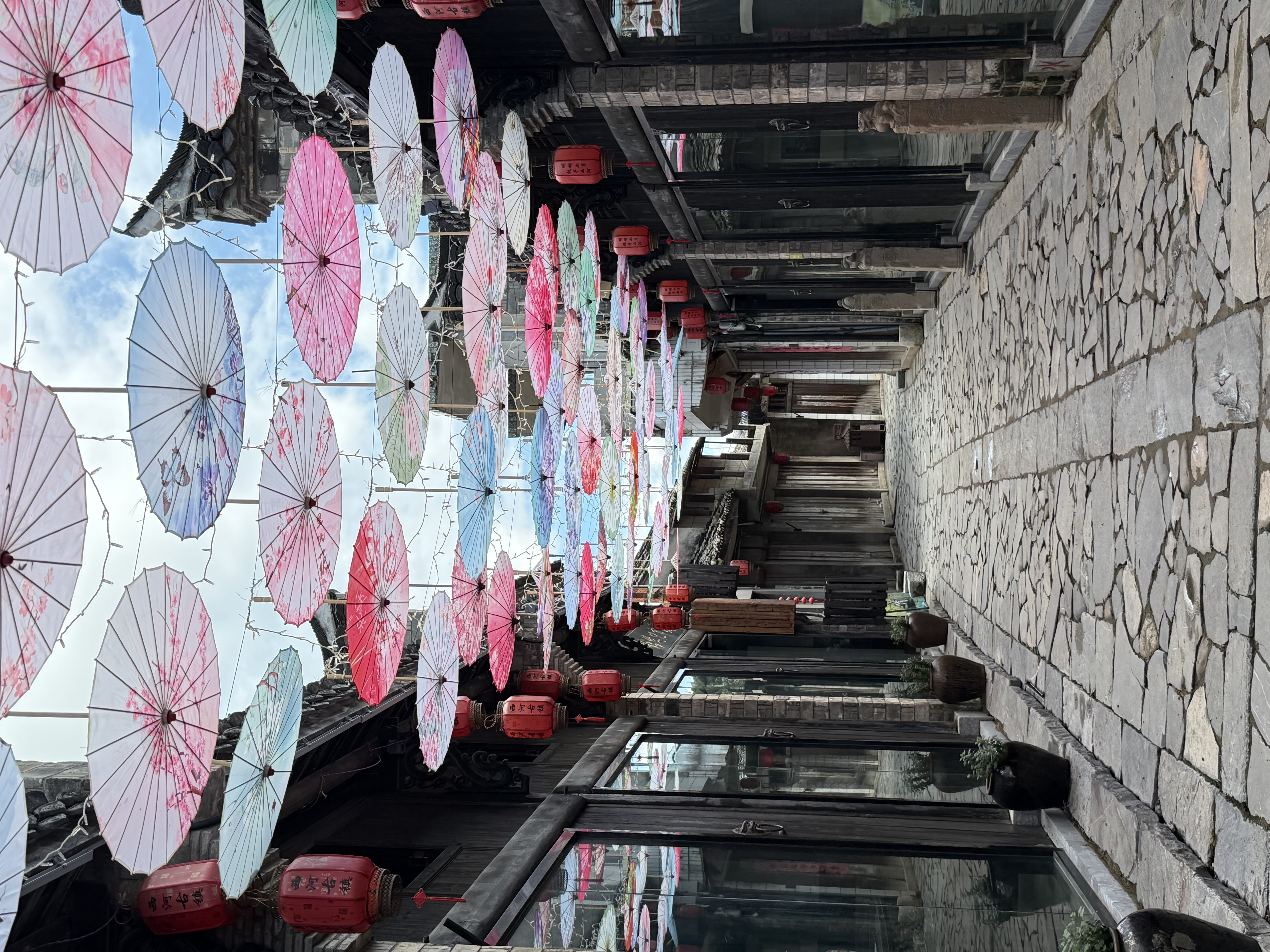 【2024打卡中國】外國網紅打卡蕪湖西河古鎮 品“江南水鄉”古韻長（組圖）