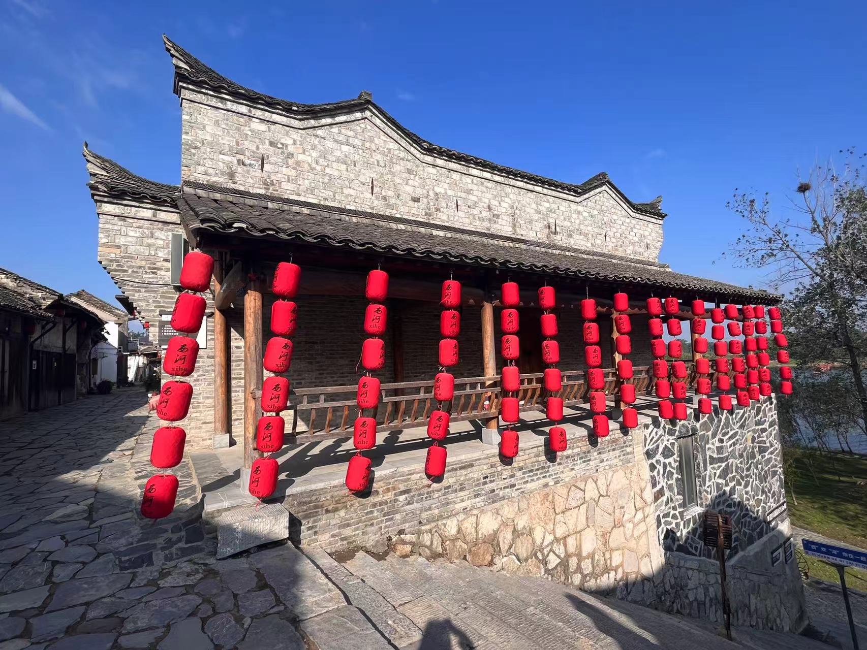 【2024打卡中國】外國網紅打卡蕪湖西河古鎮 品“江南水鄉”古韻長（組圖）