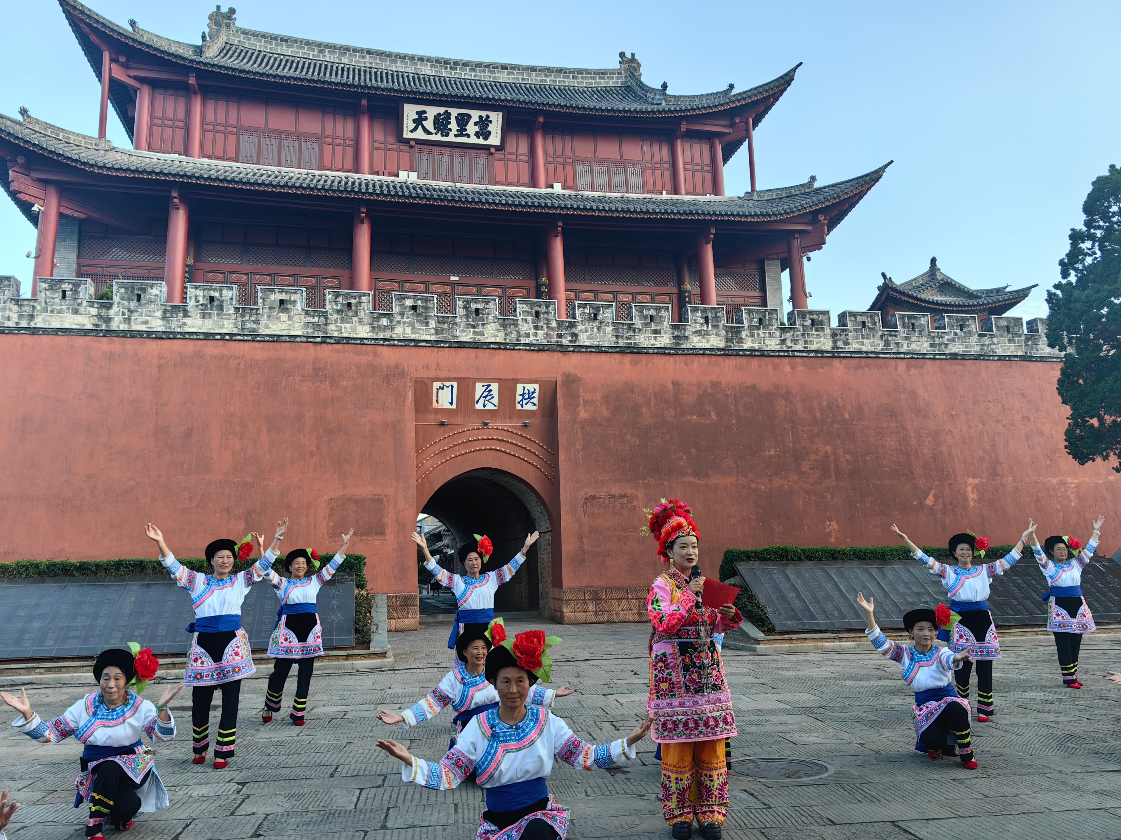 云南大理巍山舉辦普法宣傳活動。人民網記者 孝金波攝