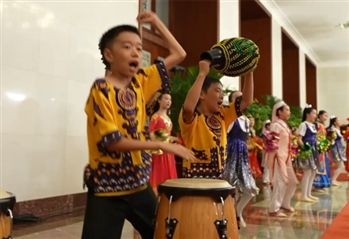 拉片看！從億點細節看懂中非情誼