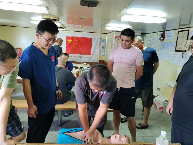 資訊有故事丨援外醫療隊員的中秋心愿：“為更多有需要的人送去健康與希望”