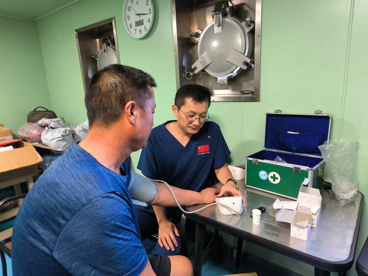 資訊有故事丨援外醫療隊員的中秋心愿：“為更多有需要的人送去健康與希望”