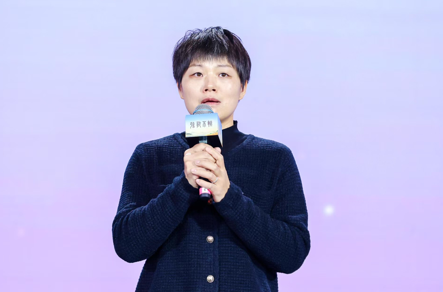 “中國(guó)好人”欒留偉妻子薛巧艷。人民視頻供圖。