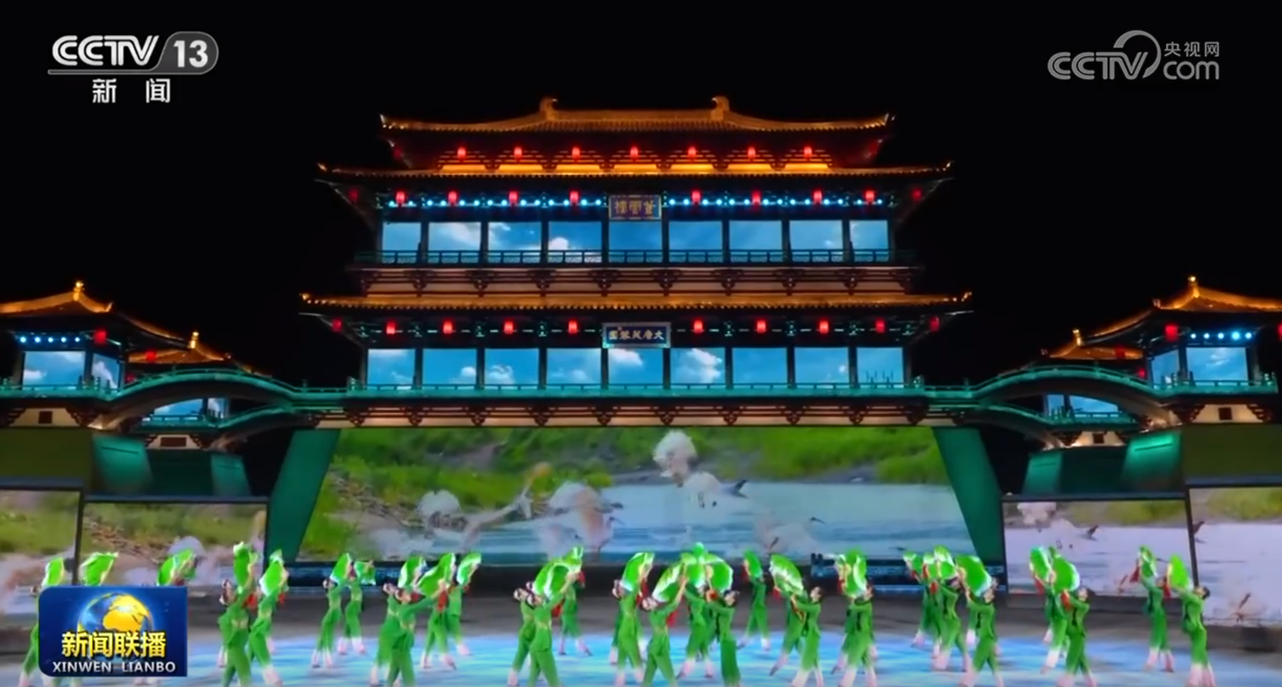 中國同中亞國家人民文化藝術年暨中國-中亞青年藝術節開幕式演出于2023年5月18日晚在陜西省西安市大唐芙蓉園舉行。（視頻截圖）