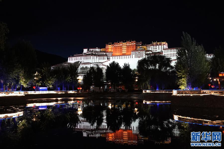 (新華視界)(2)布達拉宮夜色