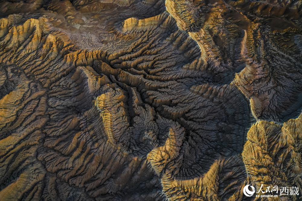 俯瞰土林。貢覺群培攝