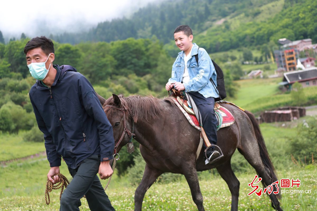 四川九寨溝：生態旅游漸熱