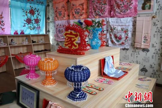 甘肅甘南創“炕頭產業”：婦女一針一線繡出幸福路