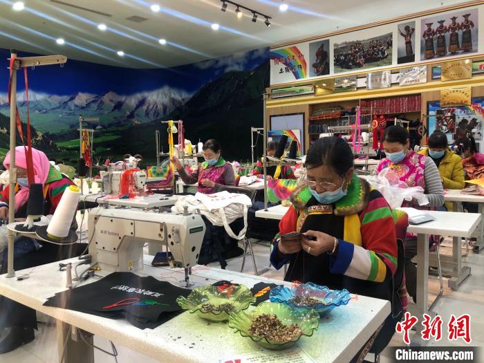 高原“青繡”非遺扶貧就業工坊復工復產見聞
