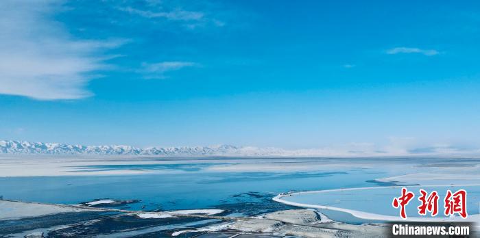 圖為冬季茶卡天空壹號景區?！±罱瓕?攝
