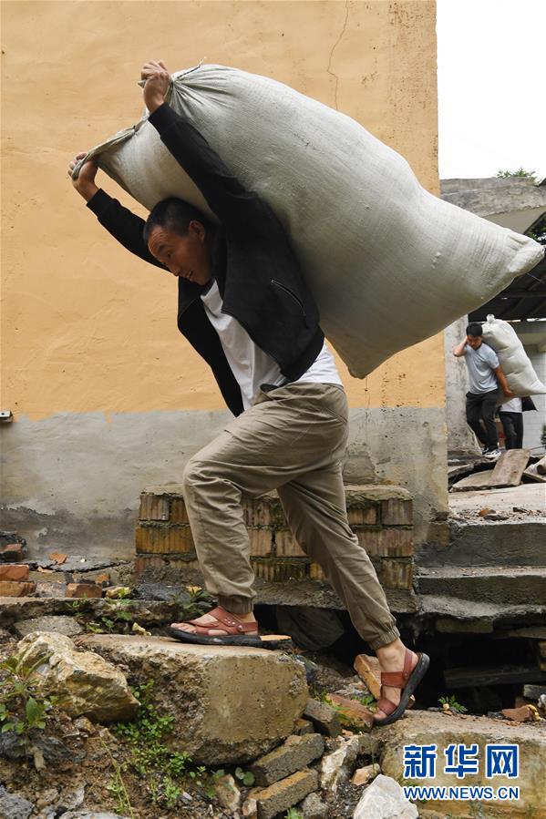 （新華全媒+）（8）千里“挪窩”，踏實開啟新生活
