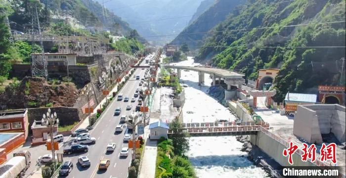 郭達(dá)山隧道進(jìn)口實況?！】蛋蛡髅焦﹫D