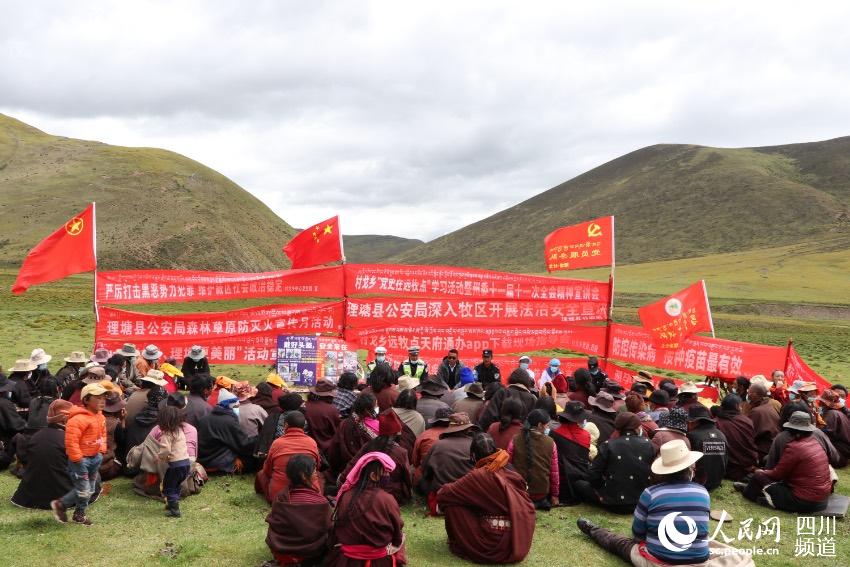 草地上宣講。巴登攝