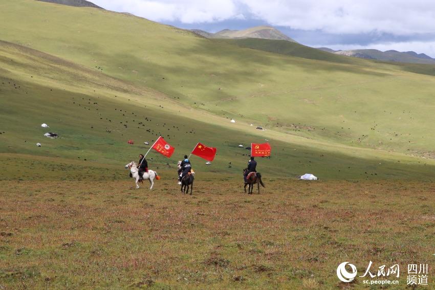 馬背宣講隊。巴登攝