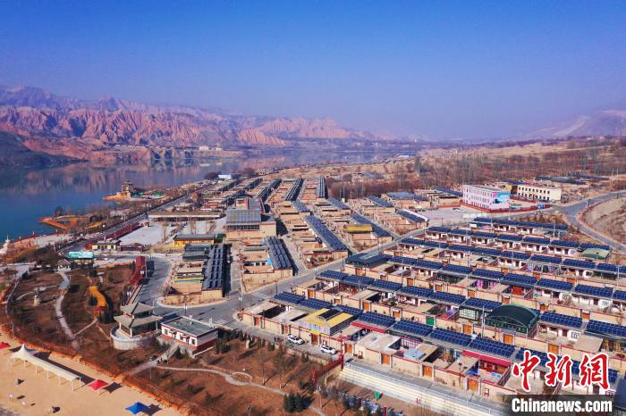 青海藏鄉“小三亞”：開門是店關門是家