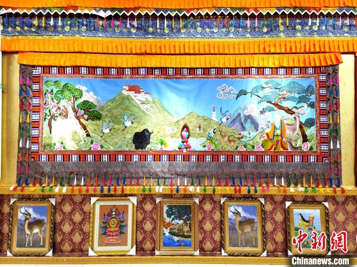 圖為藏繡作品。　祁增蓓 攝