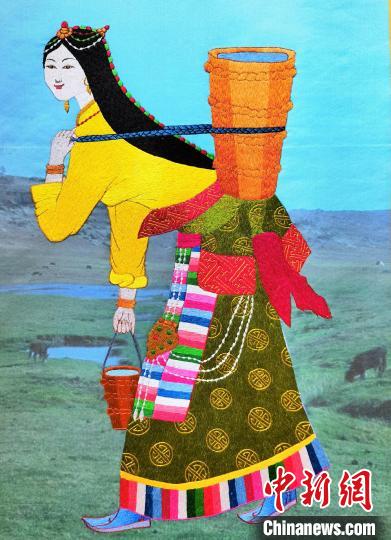 圖為藏繡作品《背水姑娘》。　祁增蓓 攝