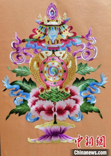 圖為藏繡作品。　祁增蓓 攝