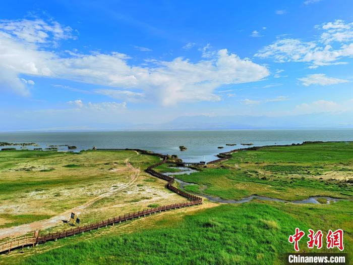 圖為航拍都蘭湖國家濕地公園。 祁增蓓 攝