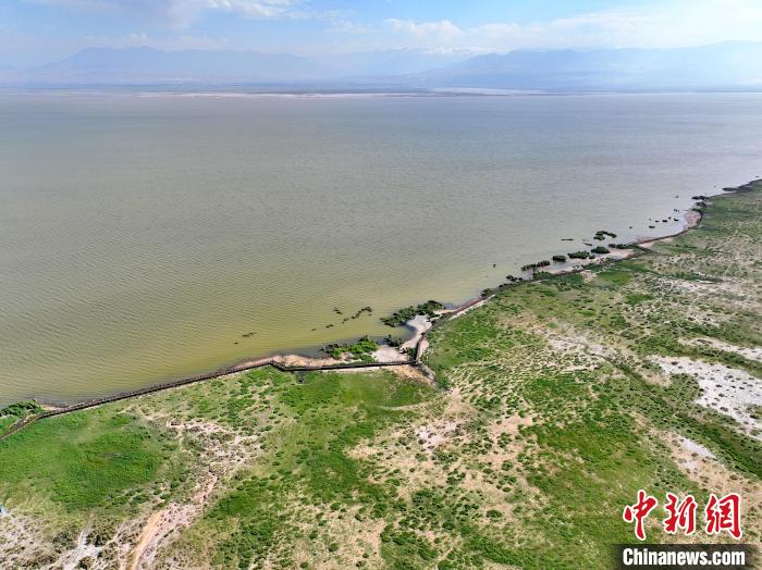 圖為航拍都蘭湖國家濕地公園。 祁增蓓 攝