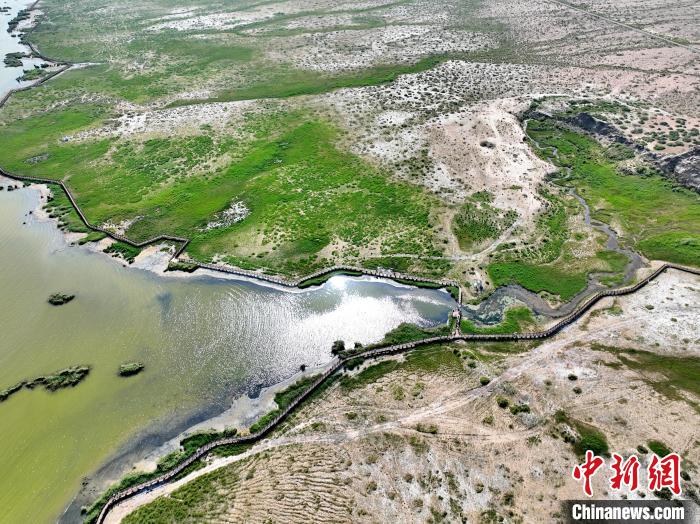 圖為航拍都蘭湖國家濕地公園。 祁增蓓 攝