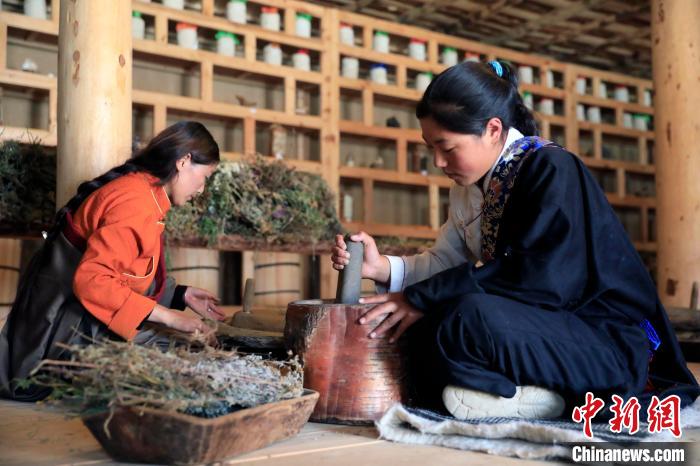 藥材搗碎?！⊥趵?攝