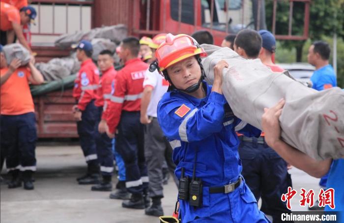 從汶川到瀘定，14年來他們依舊“在現場”