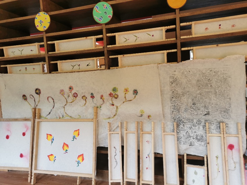 充巴傳統藏紙。德格縣融媒體中心供圖