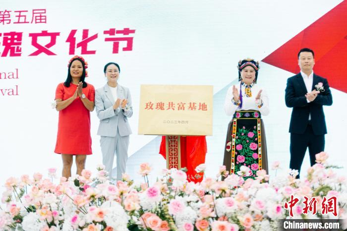 “玫瑰共富基地”正式揭牌 何偉衛 攝