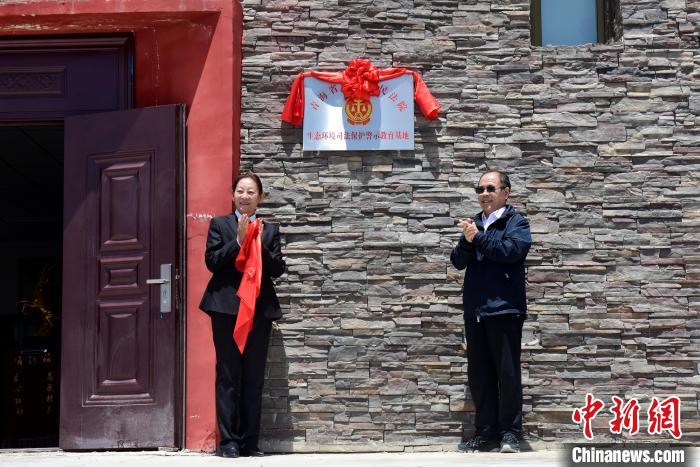 圖為揭牌儀式現(xiàn)場(chǎng)?！埢⒖?攝